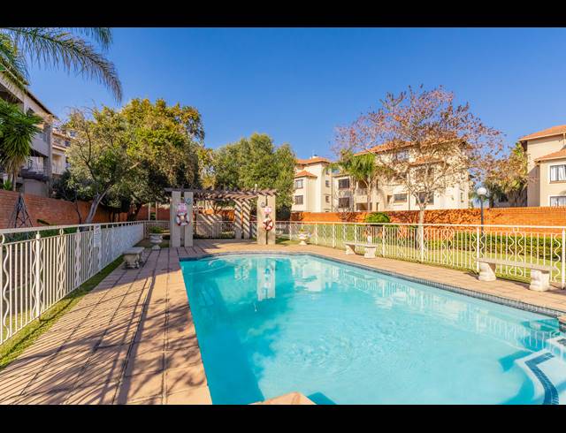 3 BEDROOM APARTMENT FOR SALE IN SUNNINGHILL